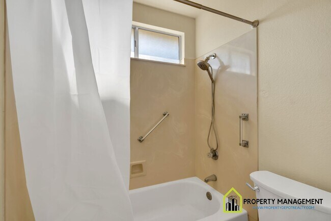 Building Photo - Beautifully Remodeled 3-Bedroom Home for Rent
