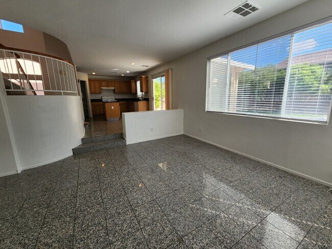 Building Photo - Stunning Five Bedroom home in Shadow Hills.