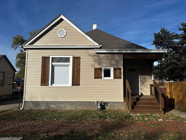 Primary Photo - 2215 Lafayette St