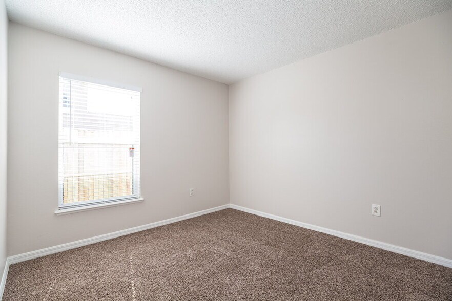 Building Photo - 3833 Stonefield Dr