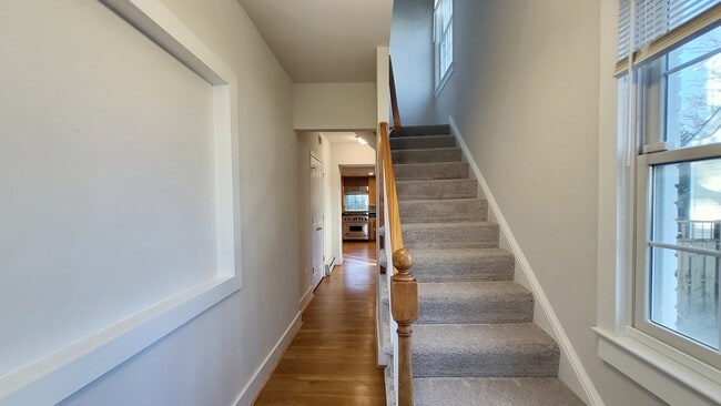 Entry Foyer - 5604 Madison St