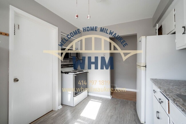 Building Photo - 2526 S 96th St