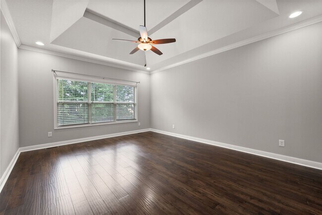 Building Photo - Pet Friendly Four Bedroom with Bonus!