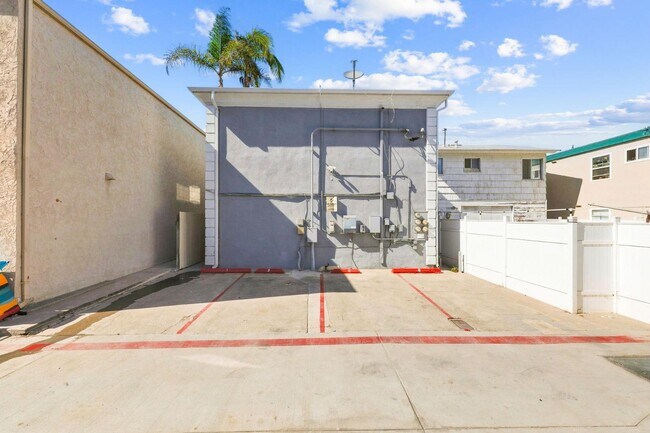 Building Photo - 829 San Fernando Pl