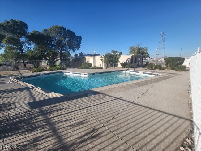 Building Photo - 261 E Van Wagenen St