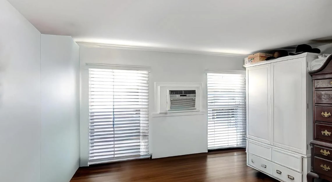 Building Photo - 239 Shoreland Cir