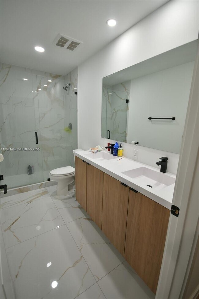 Building Photo - 1339 NW 2nd Ln