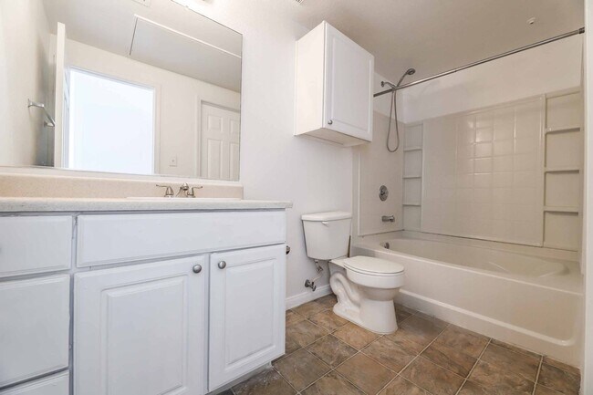 Building Photo - Precious Gem at Sedona on the Blvd!