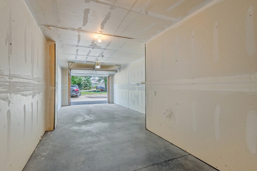 Building Photo - 3509 Maple Grove Dr