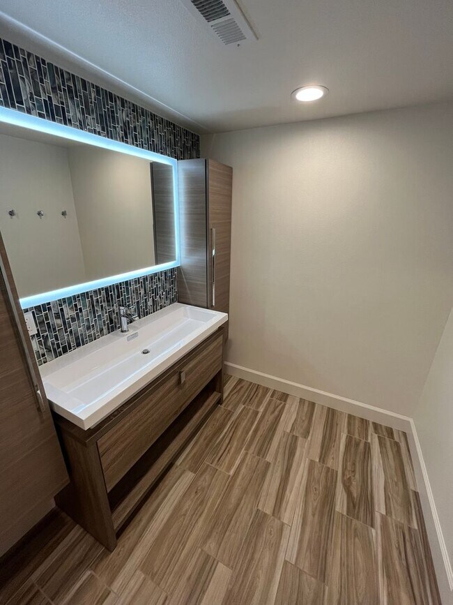 Building Photo - Amazing 4 Bed/3 Bath Home on One Acre with Large Shop – In Home Child Care Opportunity