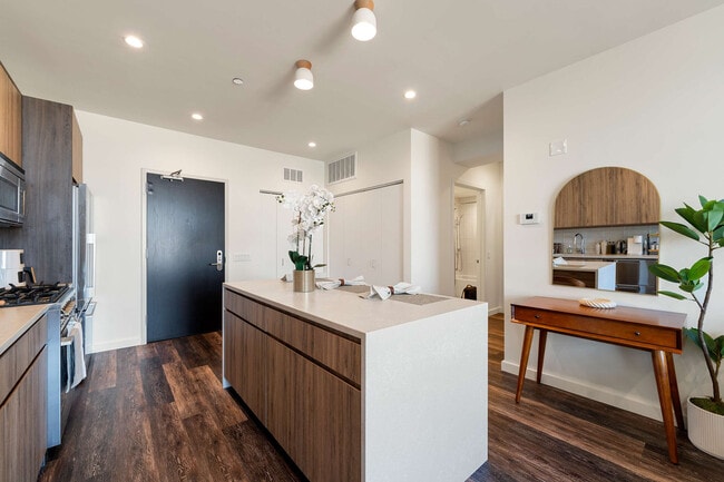 Building Photo - 1122 W Chicago Ave