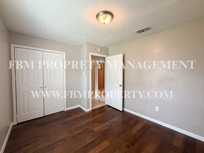 Building Photo - 3222 W 8th Ave