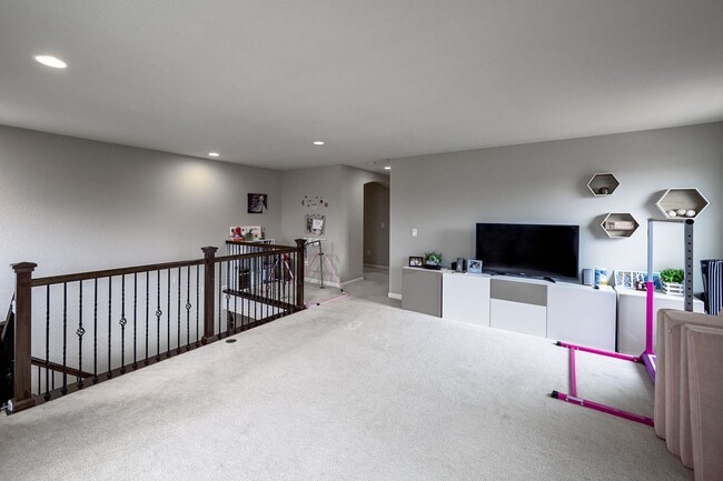 Building Photo - Impressive 4 Bed, 4.5 bath home in the Whe...