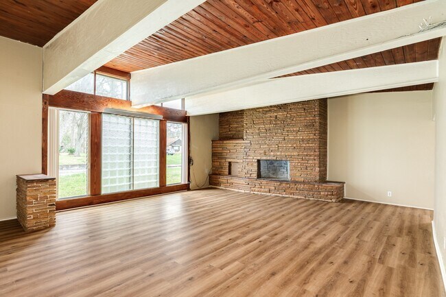 Building Photo - 159 Oak Dr