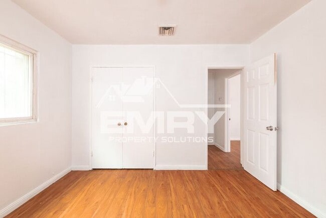 Building Photo - 1 Bedroom Apartment Move in Ready Inglewood CA 90303