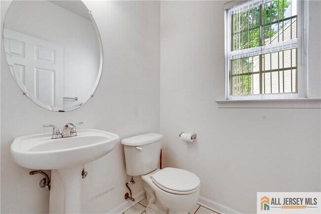 Building Photo - 9 E Burgess Dr