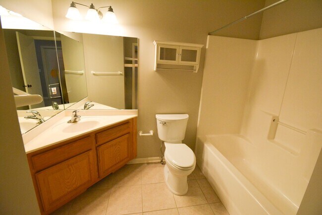 Building Photo - Spacious 2 Bed, 2 Bath Townhome with Attached Garage Available Now!