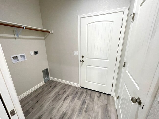Building Photo - Beautiful 2024 Built 3 Bedroom 2 Bath Home...