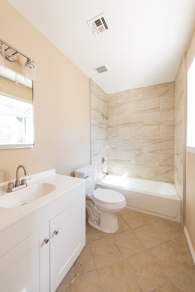 Building Photo - 4597 W 18th Pl