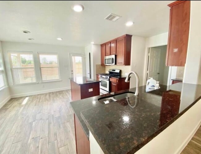 Building Photo - 6326 Saragosa Crossing Ln