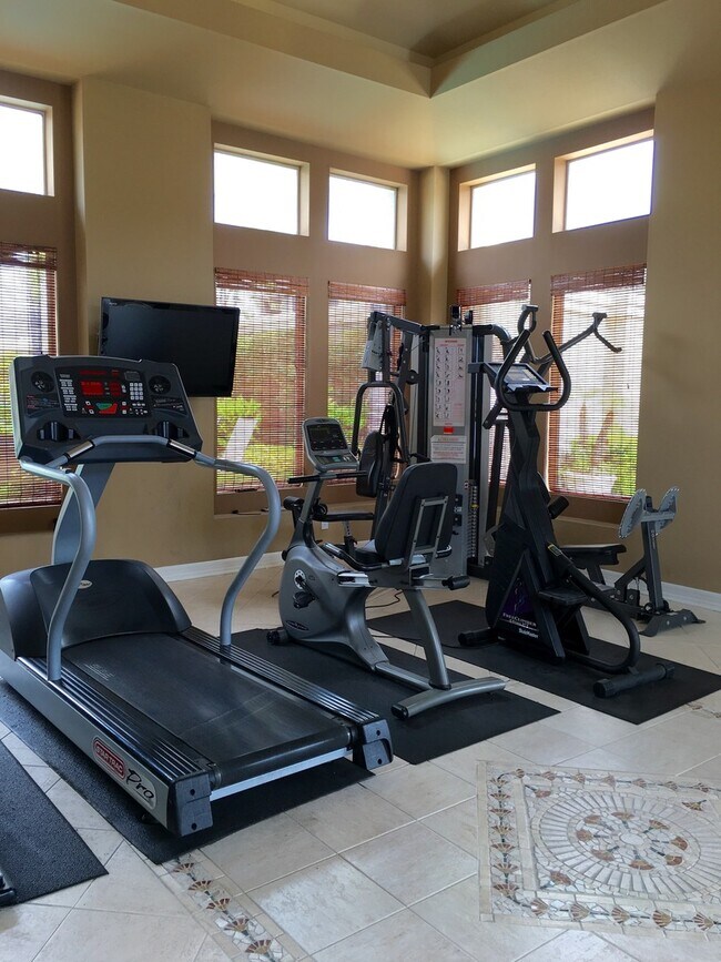 Building Photo - FURNISHED  1 bed/ 1 bath updated home in Aliso Viejo w/Fireplace