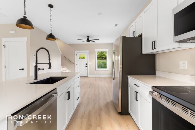 Building Photo - Modern 3-Bed/2.5-Bath Home with Fenced Yar...