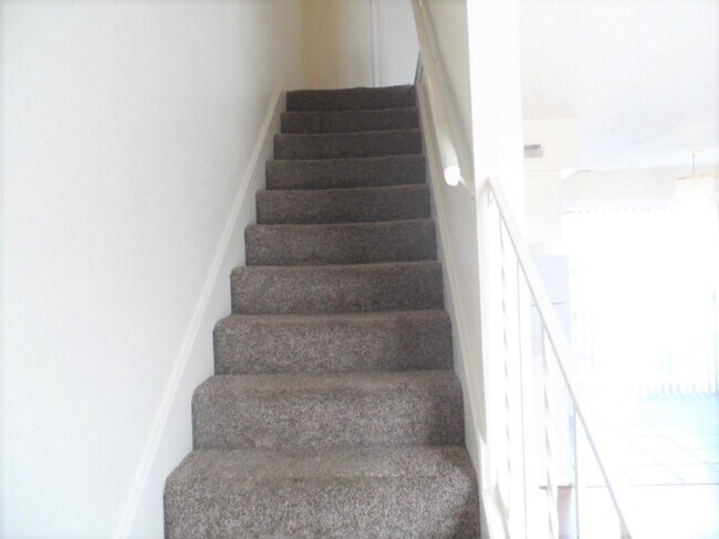 Building Photo - 2504 N Hudson Ave