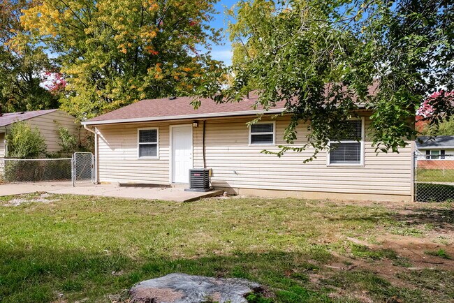 Building Photo - 1670 Dundee Pl