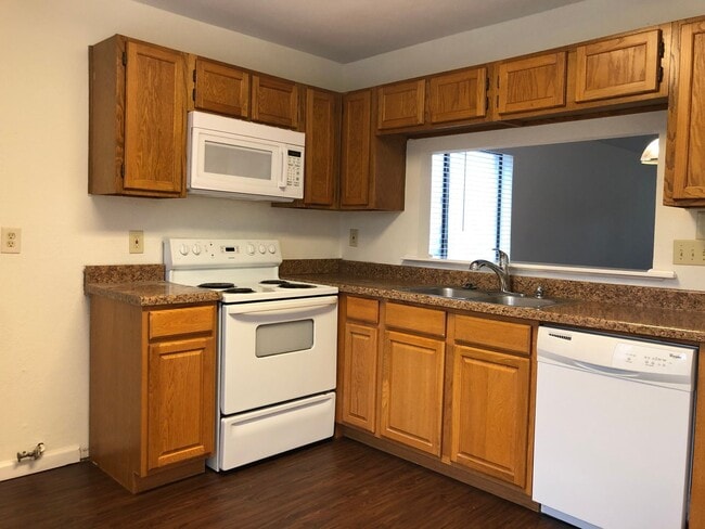 Building Photo - 208 E Denton Dr