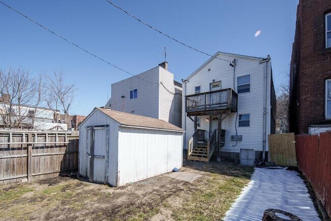 Building Photo - 547 1st St