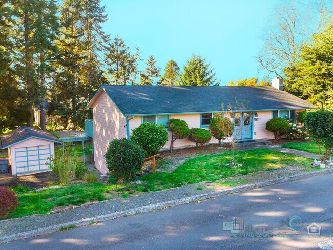 Building Photo - PRICE REDUCTION - Spacious Single Family Home in Seaside!!!