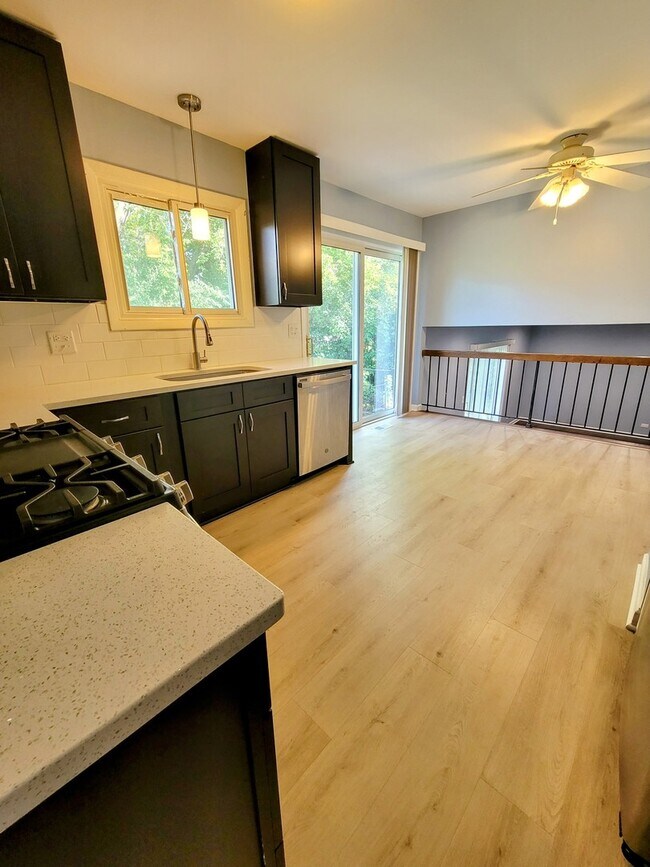Building Photo - 109 Green Meadow Ct