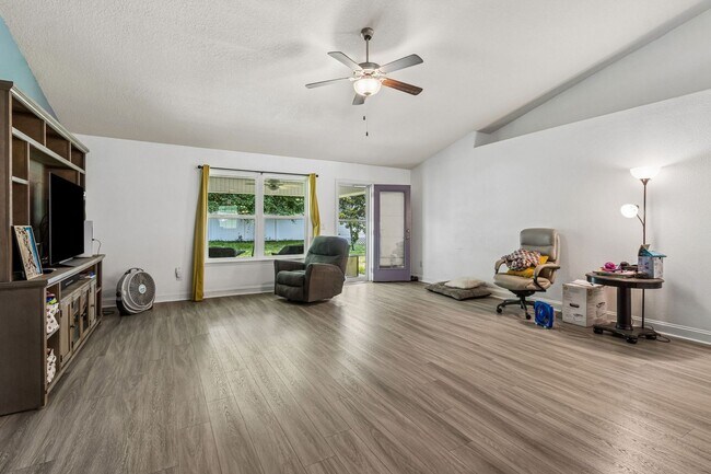 Building Photo - 87096 Farnsworth Ln