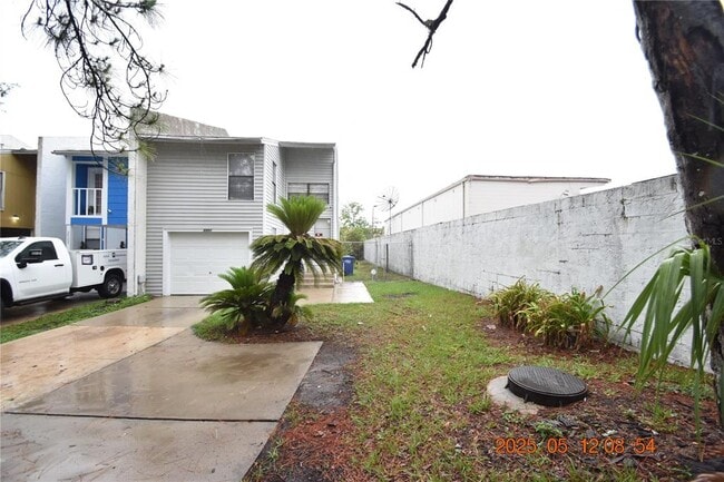 Primary Photo - 2501 E Stanley Matthew Cir