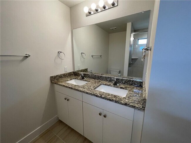 Building Photo - 526 White Steppe Way