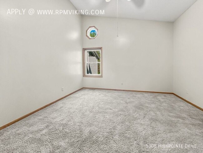 Building Photo - 2br 2.5ba 2cg ~ Security Deposit Free Alte...