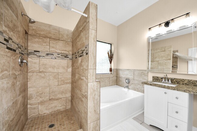 Building Photo - 12334 Misty Laurel Dr