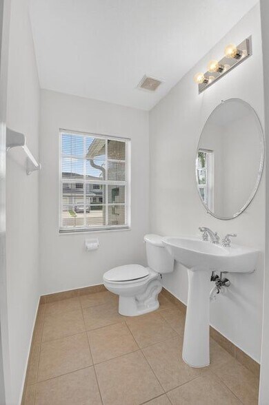 Building Photo - 16206 Sierra Palms Dr