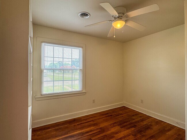 Building Photo - 1809 Geffert Dr