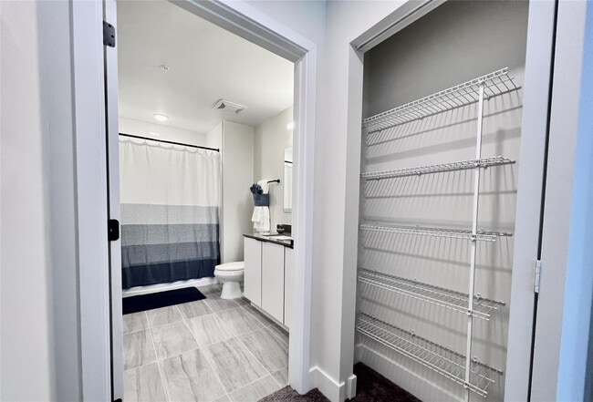 Building Photo - 120 N Compass Way