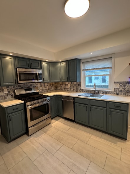 Building Photo - 53 Maple Ave