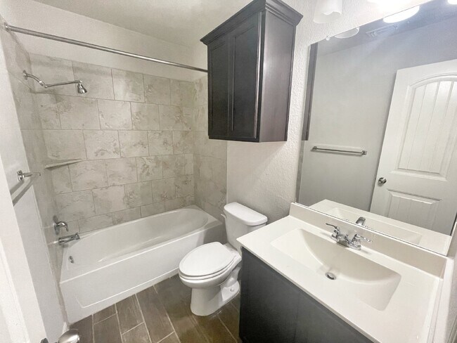 Building Photo - Charming single story 3-bedroom 2-bath hom...