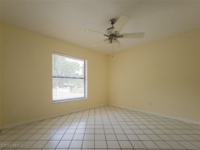 Building Photo - 565 N Idle Terrace