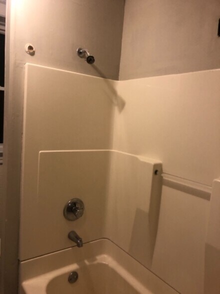 Building Photo - 4238 Dewey Ave