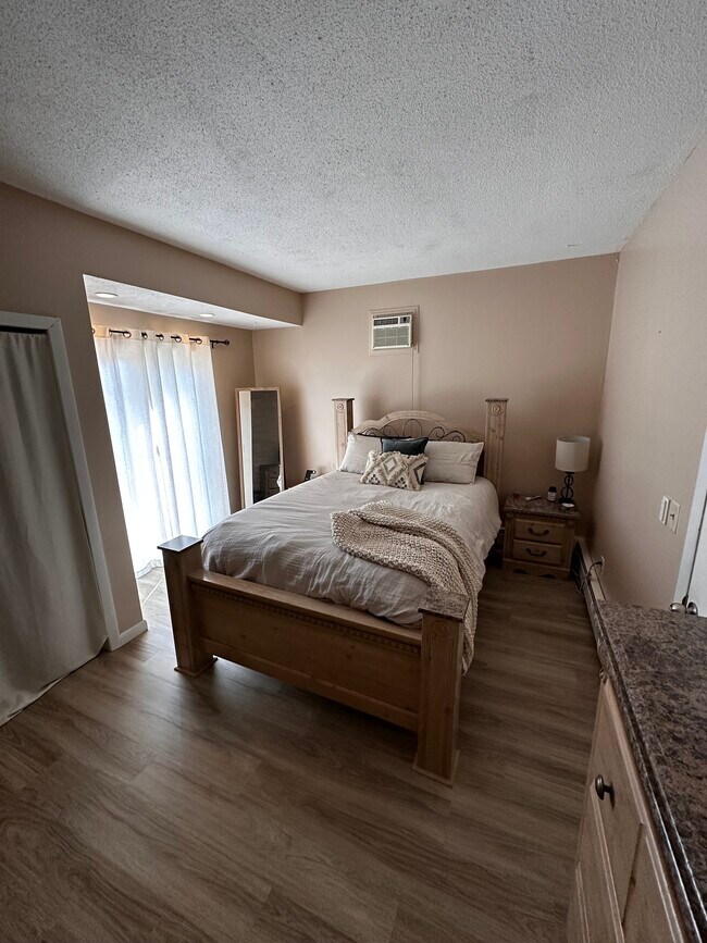 Building Photo - 853 Townsend Ave