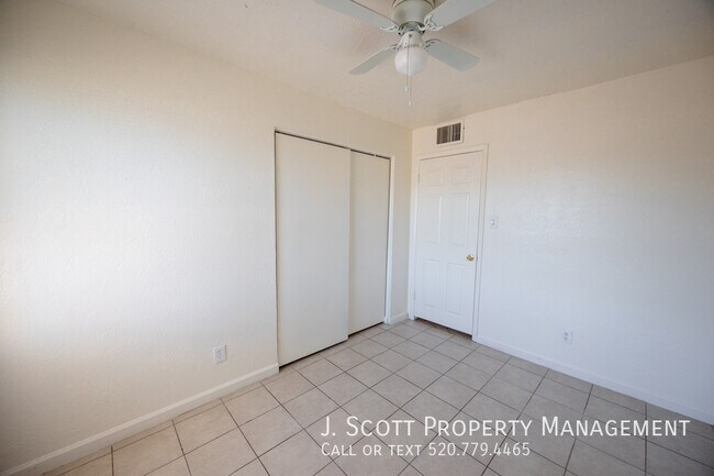 Building Photo - 6134 W Cavalier Dr