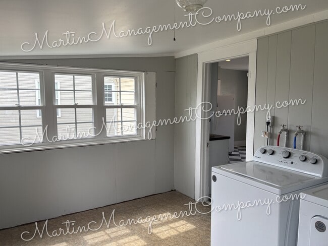 Building Photo - 2201 S Grand Ave