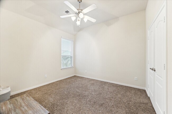 Building Photo - 224 Rochester Trail Ln