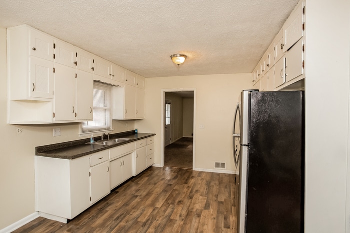 Building Photo - 709 Ernie Lu Ave