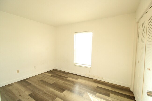 Building Photo - 5736 NW 25th Terrace